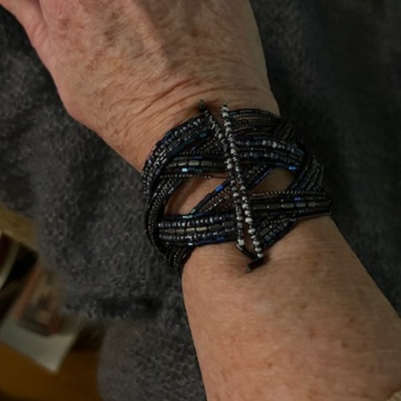 Beautiful Memory Wire Cuff Bracelet Fun Boho Glam Retro Piece - Picture 4 of 4